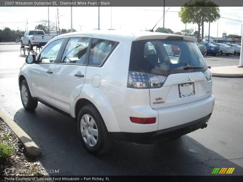 Diamond White Pearl / Black 2007 Mitsubishi Outlander ES