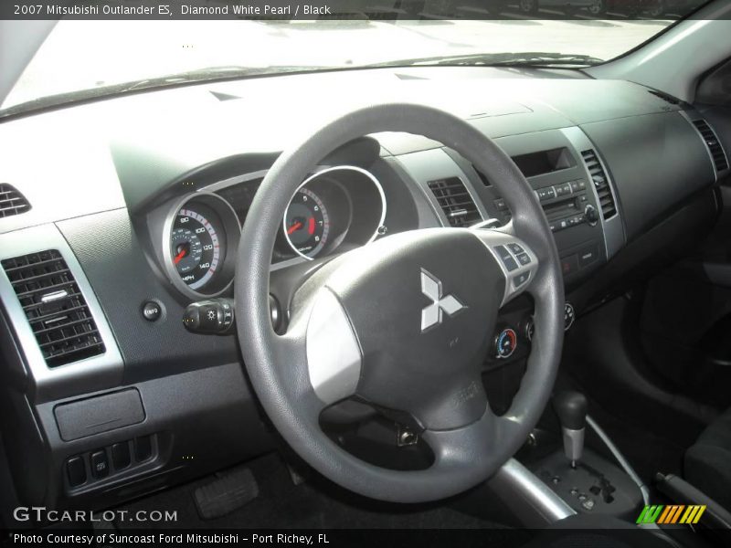 Diamond White Pearl / Black 2007 Mitsubishi Outlander ES