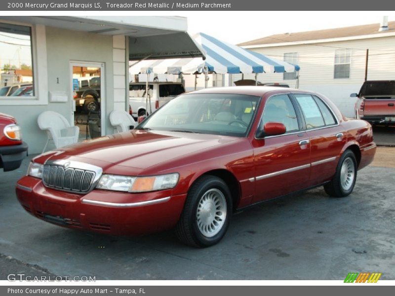 Front 3/4 View of 2000 Grand Marquis LS