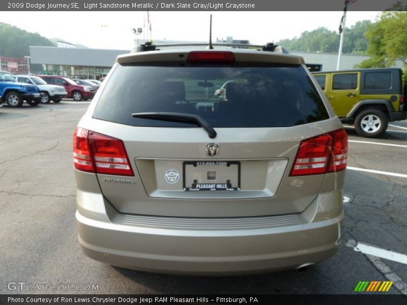 Light Sandstone Metallic / Dark Slate Gray/Light Graystone 2009 Dodge Journey SE