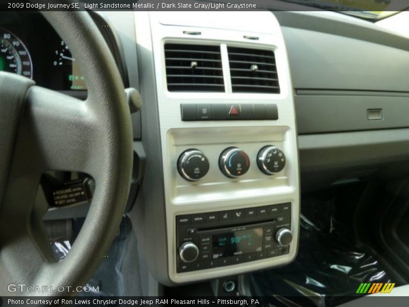 Light Sandstone Metallic / Dark Slate Gray/Light Graystone 2009 Dodge Journey SE