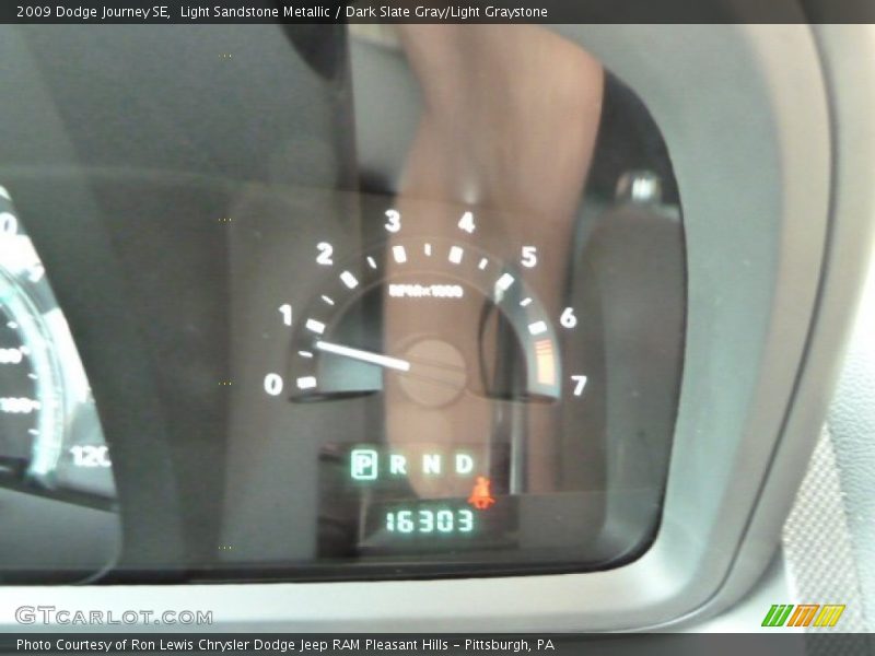 Light Sandstone Metallic / Dark Slate Gray/Light Graystone 2009 Dodge Journey SE