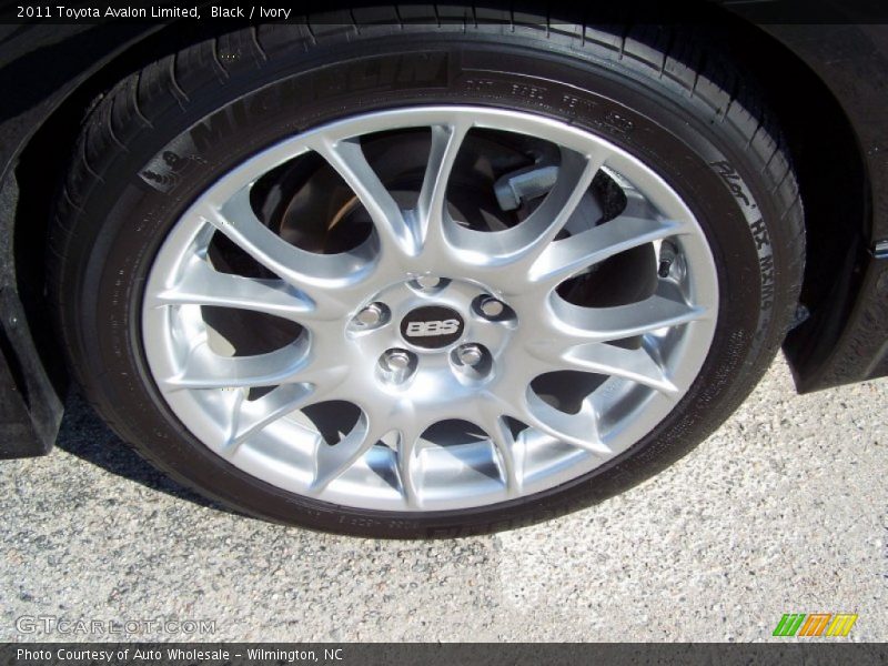 Black / Ivory 2011 Toyota Avalon Limited