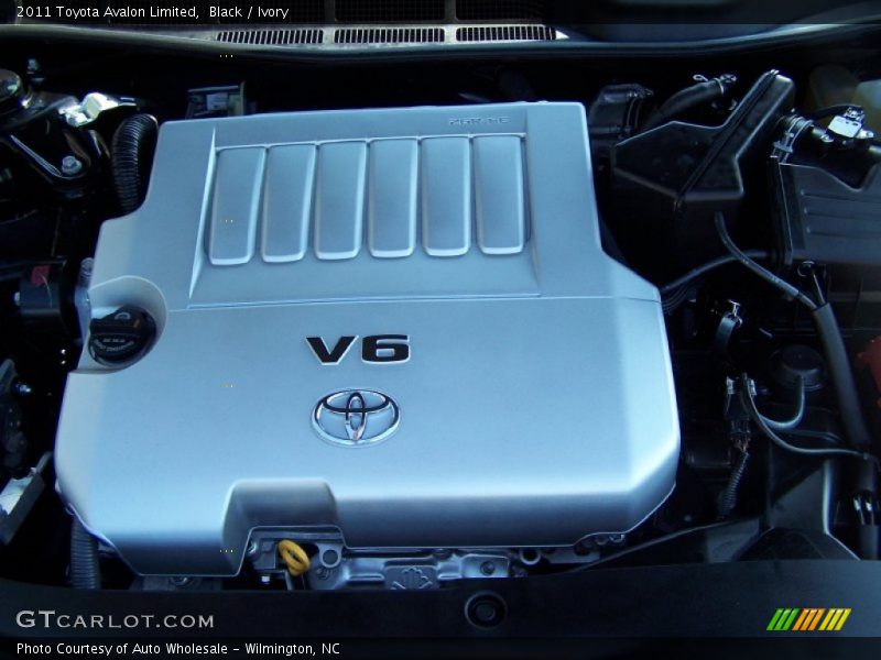 Black / Ivory 2011 Toyota Avalon Limited