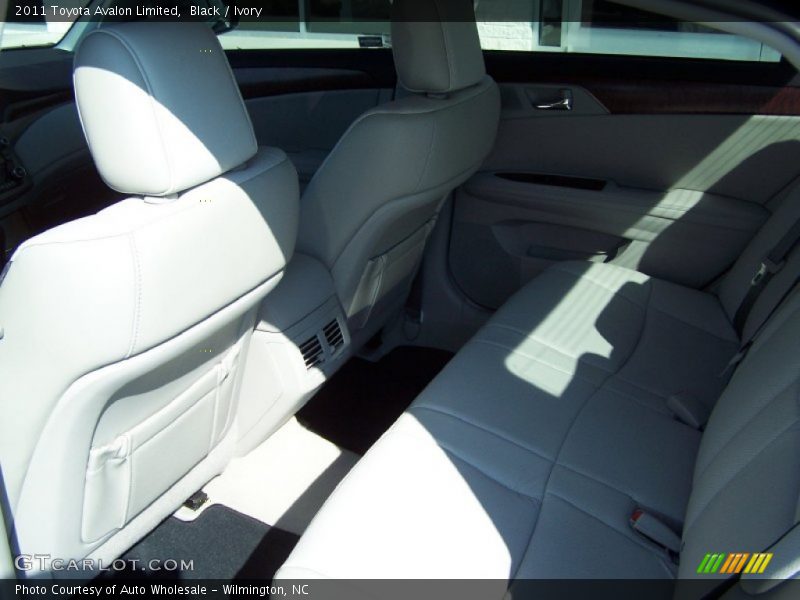 Black / Ivory 2011 Toyota Avalon Limited