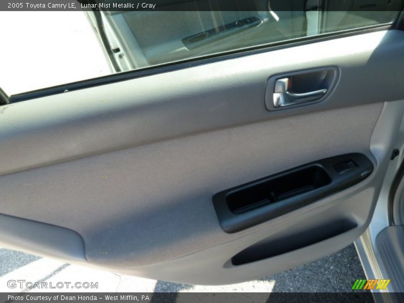 Lunar Mist Metallic / Gray 2005 Toyota Camry LE