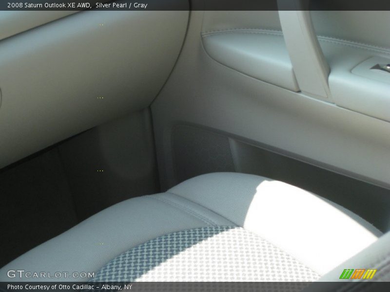 Silver Pearl / Gray 2008 Saturn Outlook XE AWD