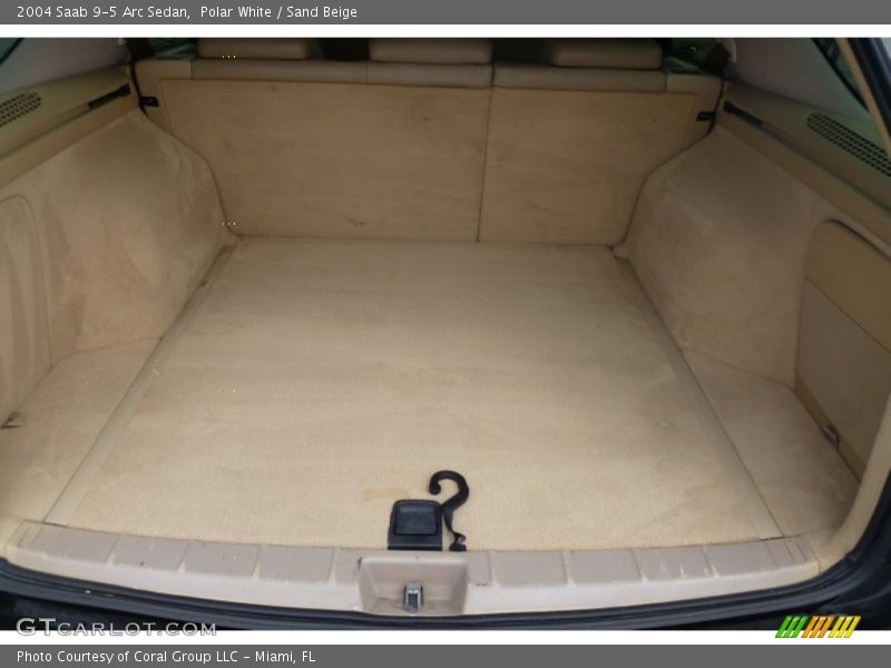 Polar White / Sand Beige 2004 Saab 9-5 Arc Sedan