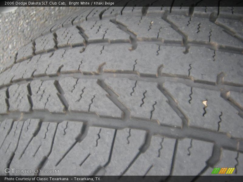 Bright White / Khaki Beige 2006 Dodge Dakota SLT Club Cab