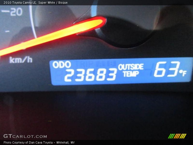 Super White / Bisque 2010 Toyota Camry LE