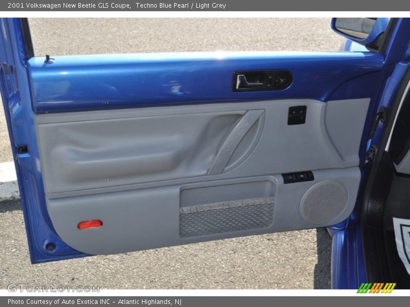 Door Panel of 2001 New Beetle GLS Coupe