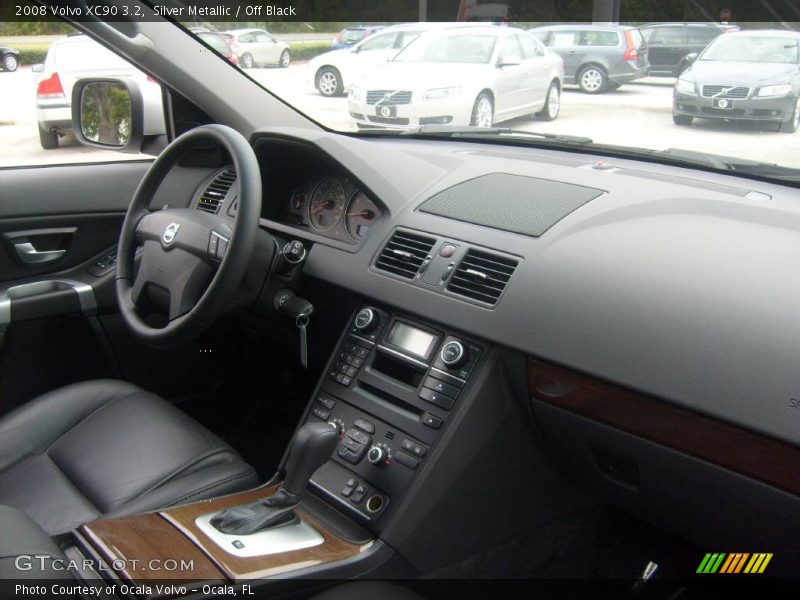 Silver Metallic / Off Black 2008 Volvo XC90 3.2