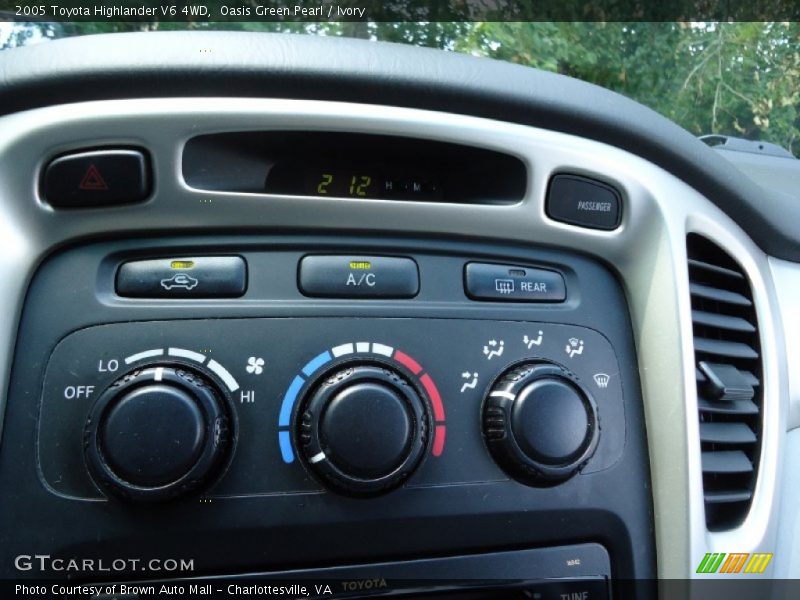 Oasis Green Pearl / Ivory 2005 Toyota Highlander V6 4WD