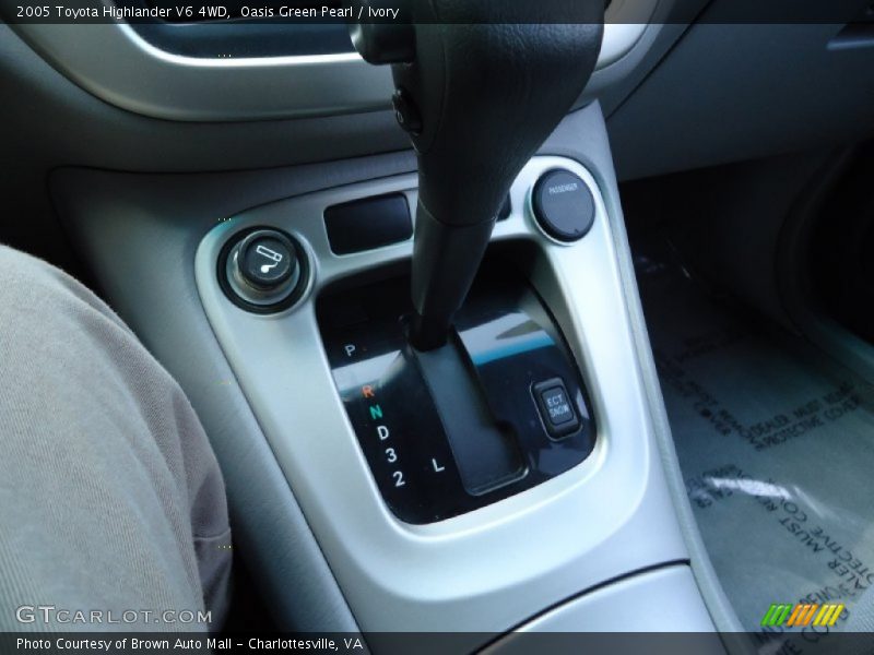 Oasis Green Pearl / Ivory 2005 Toyota Highlander V6 4WD
