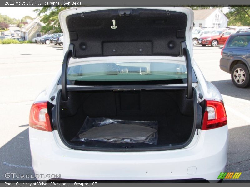Ice White / Soft Beige 2012 Volvo S60 T5