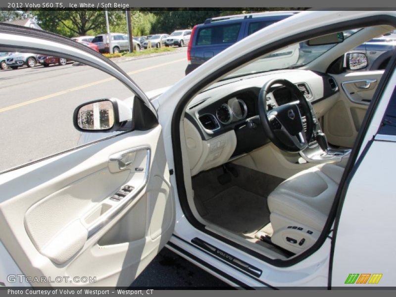 Ice White / Soft Beige 2012 Volvo S60 T5