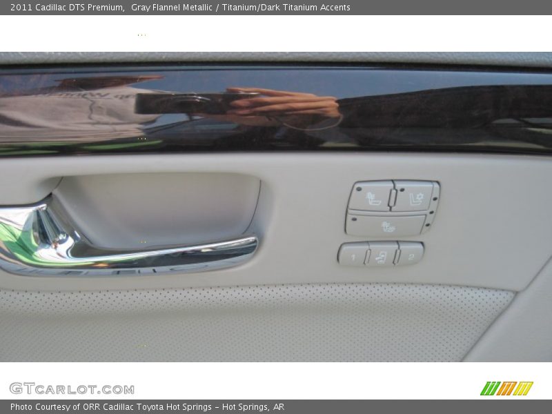 Gray Flannel Metallic / Titanium/Dark Titanium Accents 2011 Cadillac DTS Premium