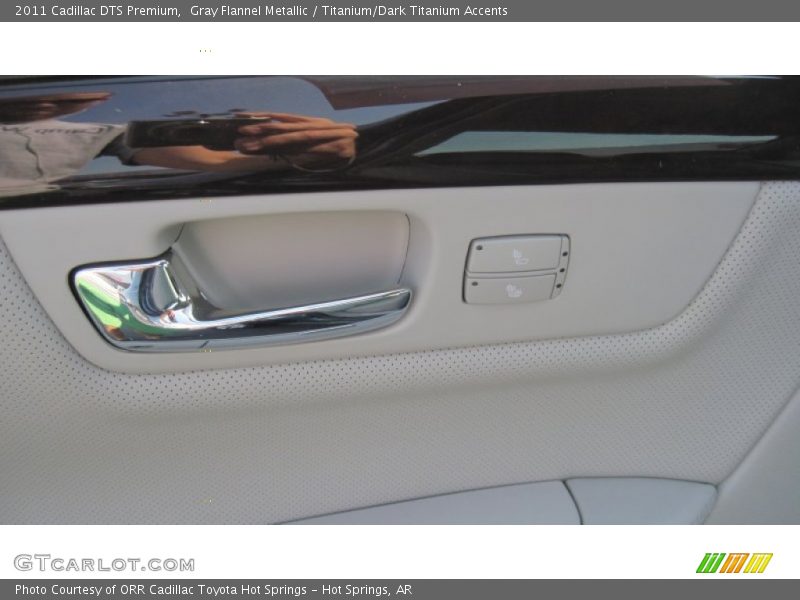Gray Flannel Metallic / Titanium/Dark Titanium Accents 2011 Cadillac DTS Premium