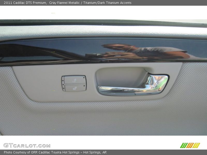 Gray Flannel Metallic / Titanium/Dark Titanium Accents 2011 Cadillac DTS Premium