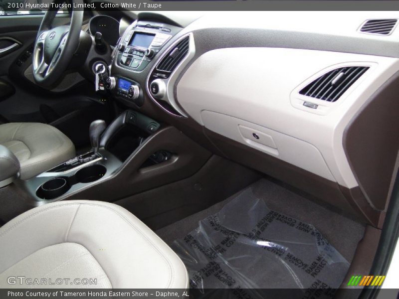 Dashboard of 2010 Tucson Limited