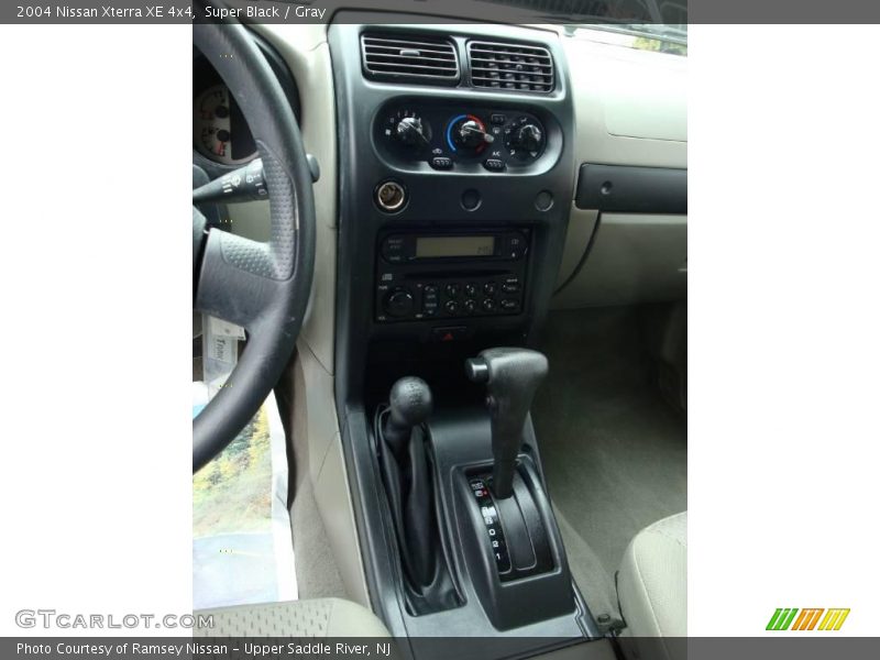 Super Black / Gray 2004 Nissan Xterra XE 4x4