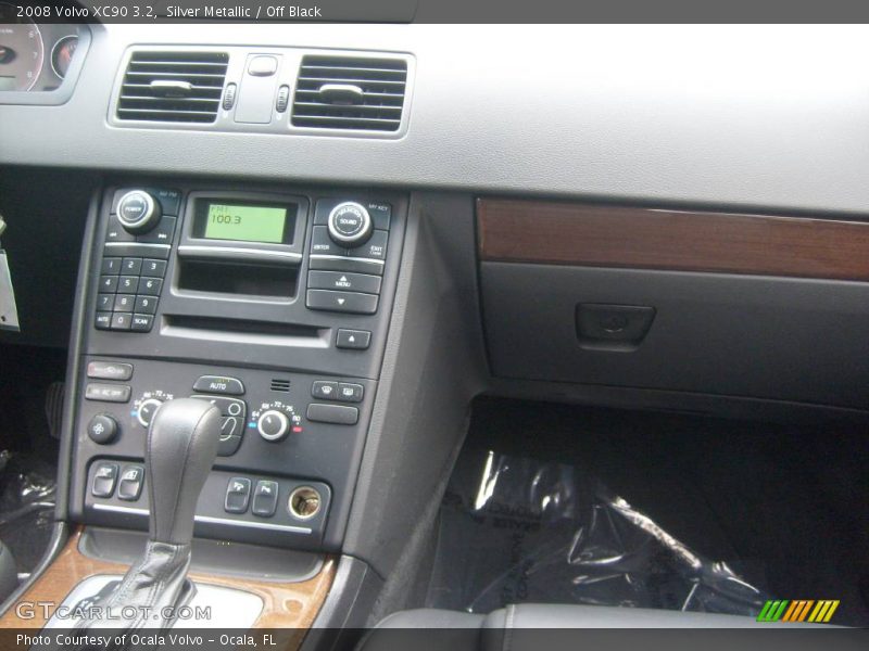 Silver Metallic / Off Black 2008 Volvo XC90 3.2