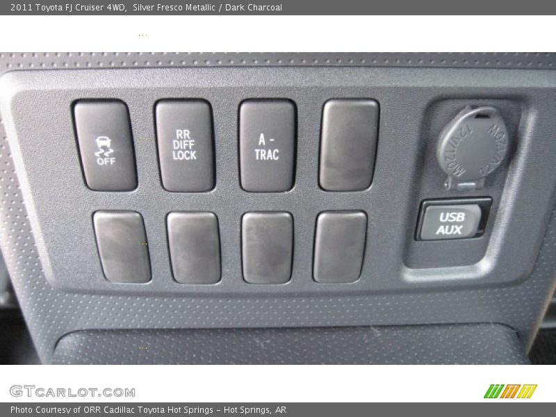 Silver Fresco Metallic / Dark Charcoal 2011 Toyota FJ Cruiser 4WD