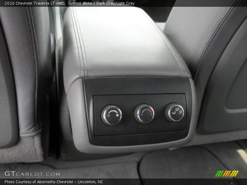 Summit White / Dark Gray/Light Gray 2010 Chevrolet Traverse LT AWD