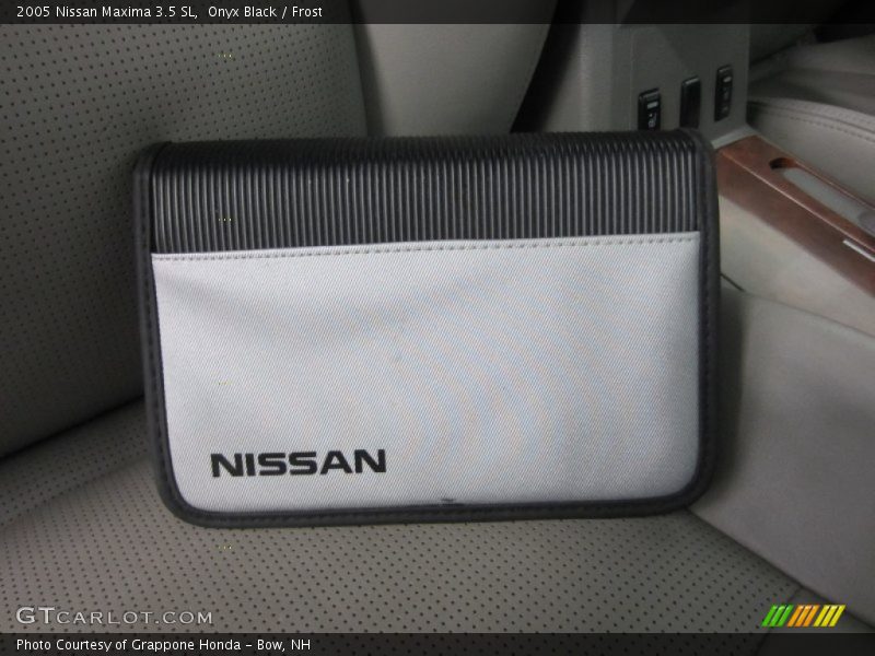 Onyx Black / Frost 2005 Nissan Maxima 3.5 SL