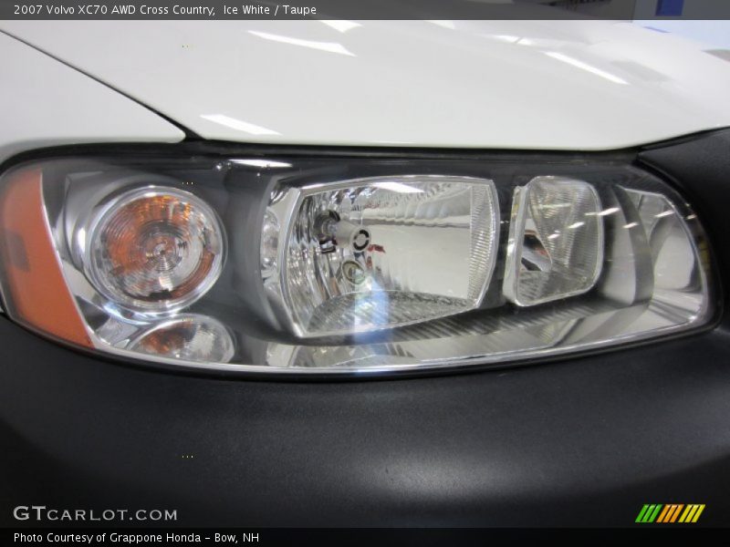 Ice White / Taupe 2007 Volvo XC70 AWD Cross Country