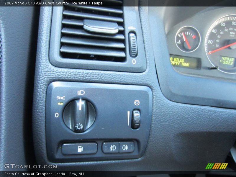 Ice White / Taupe 2007 Volvo XC70 AWD Cross Country