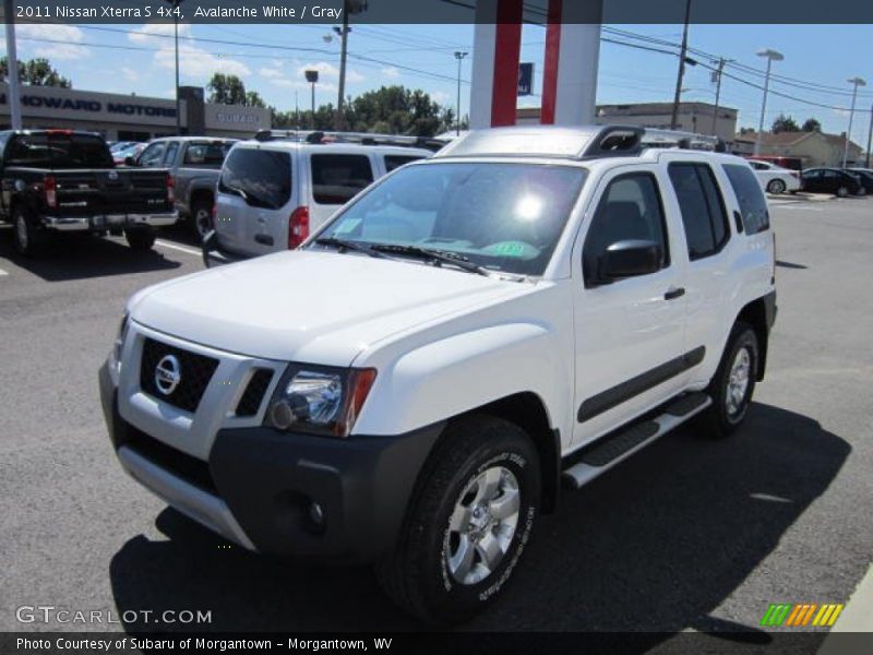 Avalanche White / Gray 2011 Nissan Xterra S 4x4