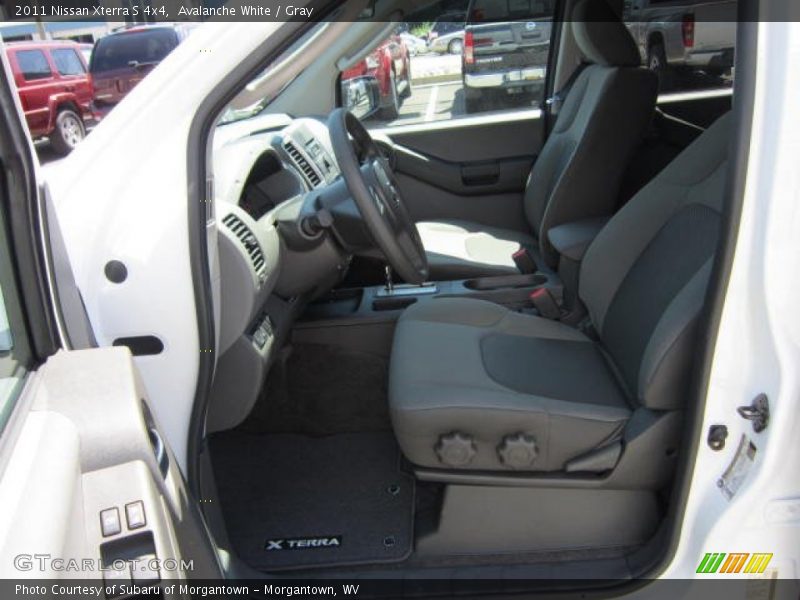 Avalanche White / Gray 2011 Nissan Xterra S 4x4