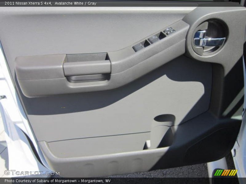 Avalanche White / Gray 2011 Nissan Xterra S 4x4
