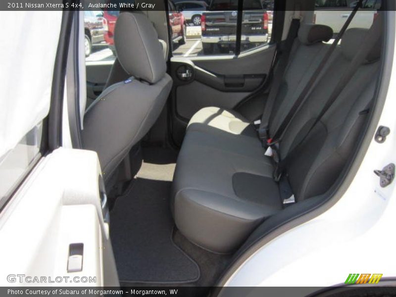 Avalanche White / Gray 2011 Nissan Xterra S 4x4