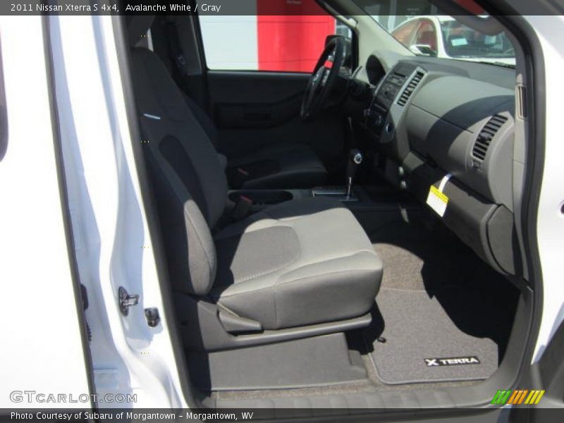 Avalanche White / Gray 2011 Nissan Xterra S 4x4