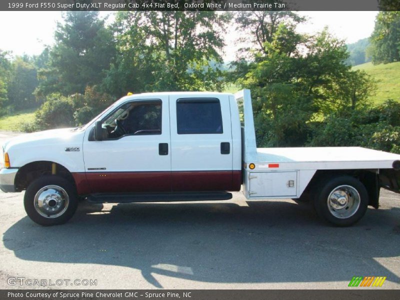Oxford White / Medium Prairie Tan 1999 Ford F550 Super Duty XLT Regular Cab 4x4 Flat Bed