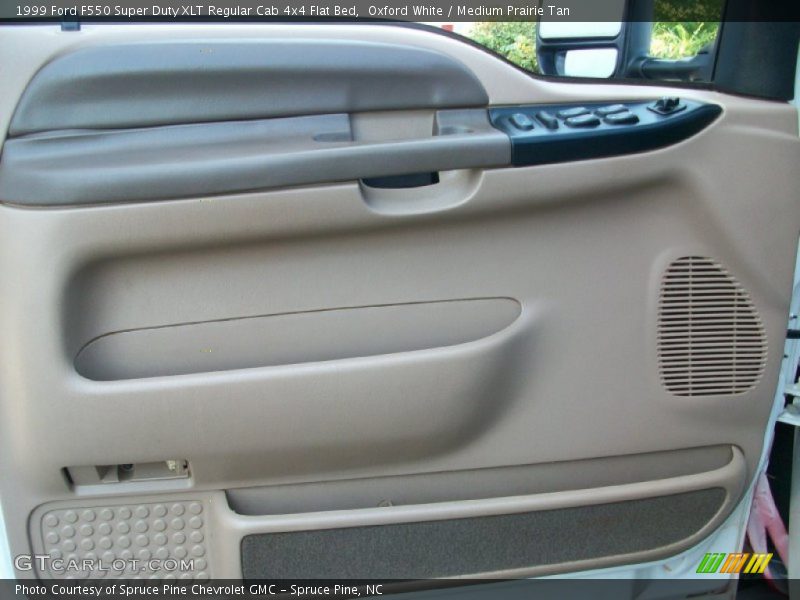 Oxford White / Medium Prairie Tan 1999 Ford F550 Super Duty XLT Regular Cab 4x4 Flat Bed