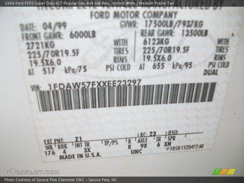 Oxford White / Medium Prairie Tan 1999 Ford F550 Super Duty XLT Regular Cab 4x4 Flat Bed
