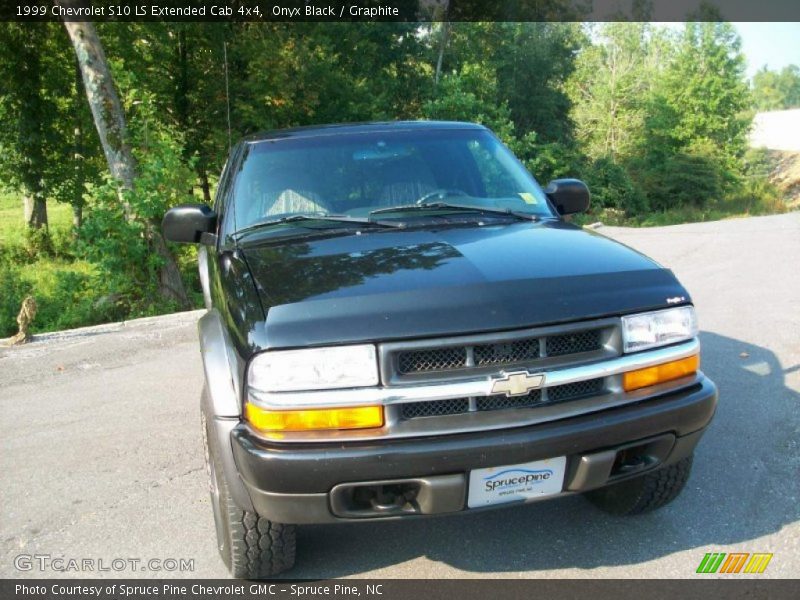 Onyx Black / Graphite 1999 Chevrolet S10 LS Extended Cab 4x4