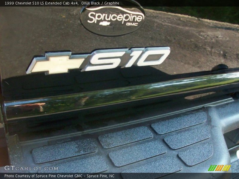 Onyx Black / Graphite 1999 Chevrolet S10 LS Extended Cab 4x4
