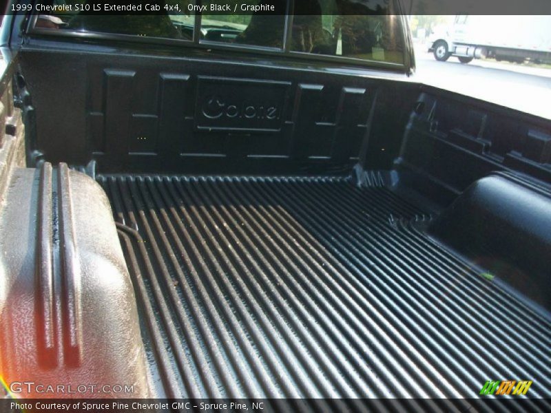 Onyx Black / Graphite 1999 Chevrolet S10 LS Extended Cab 4x4