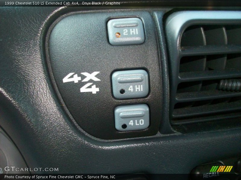 Controls of 1999 S10 LS Extended Cab 4x4