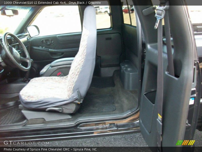  1999 S10 LS Extended Cab 4x4 Graphite Interior