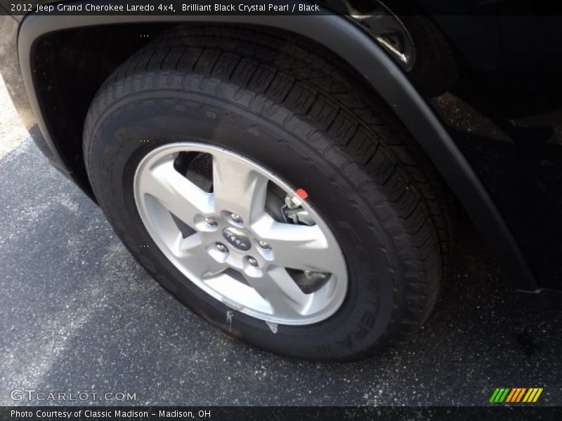 Brilliant Black Crystal Pearl / Black 2012 Jeep Grand Cherokee Laredo 4x4