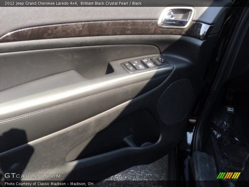 Brilliant Black Crystal Pearl / Black 2012 Jeep Grand Cherokee Laredo 4x4
