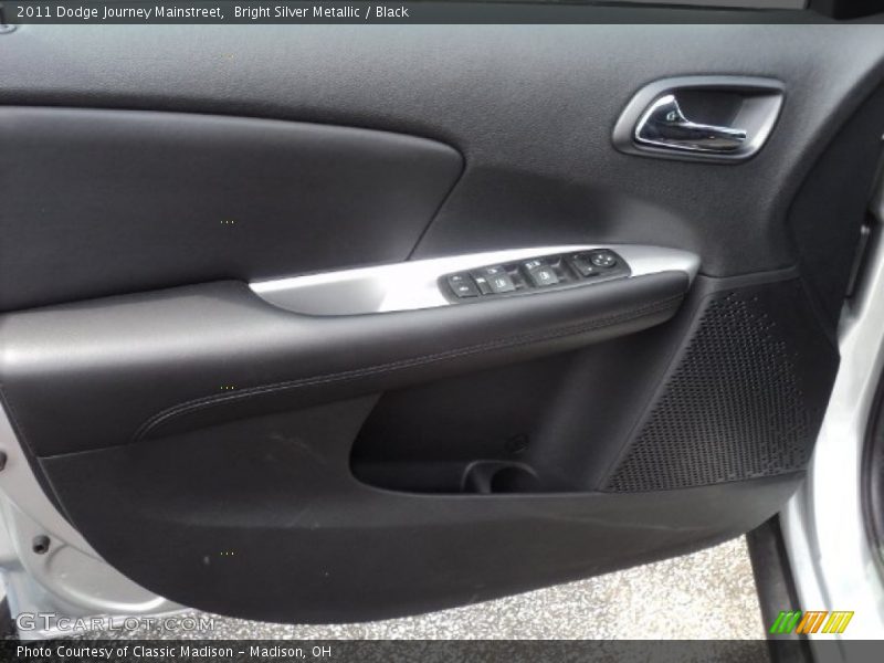 Bright Silver Metallic / Black 2011 Dodge Journey Mainstreet