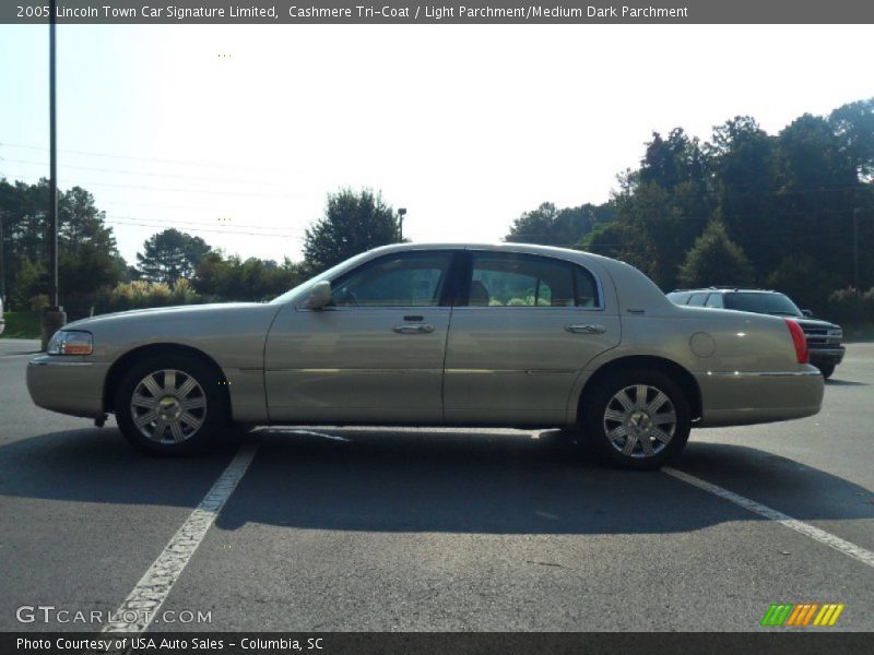 Cashmere Tri-Coat / Light Parchment/Medium Dark Parchment 2005 Lincoln Town Car Signature Limited