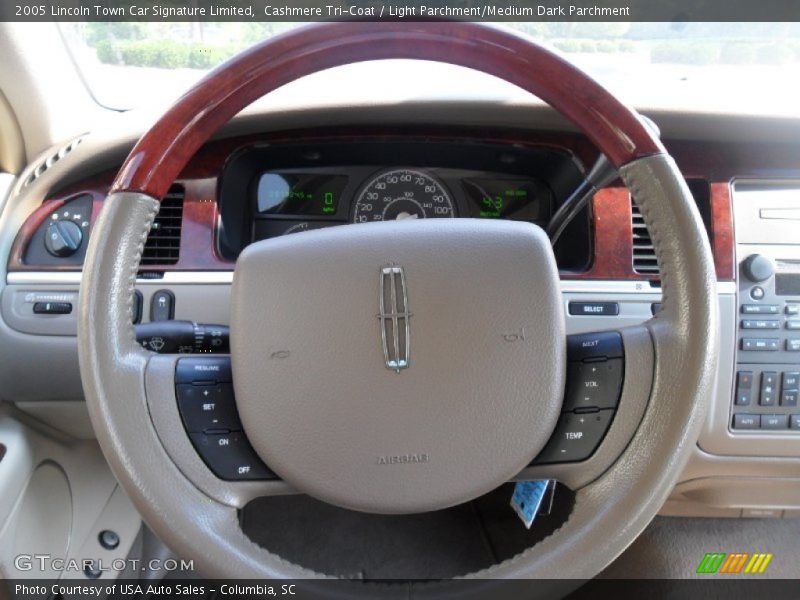 Cashmere Tri-Coat / Light Parchment/Medium Dark Parchment 2005 Lincoln Town Car Signature Limited