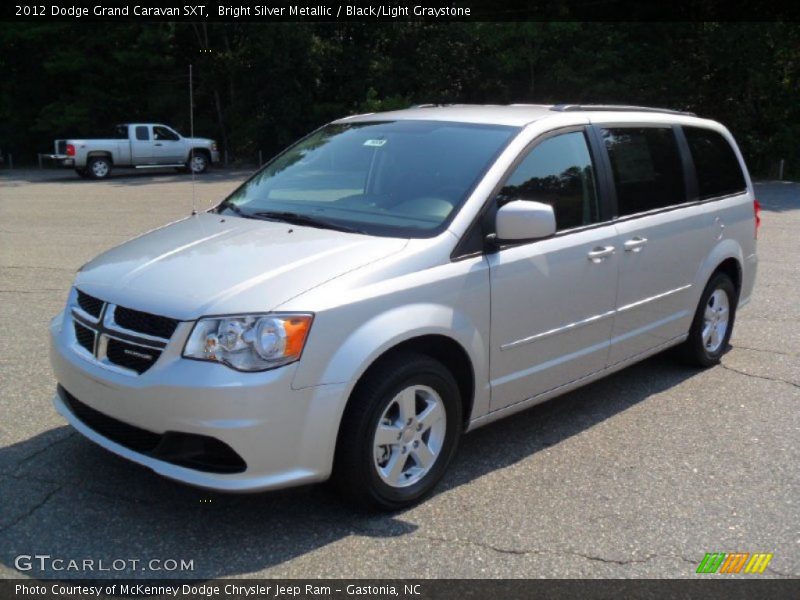 Front 3/4 View of 2012 Grand Caravan SXT